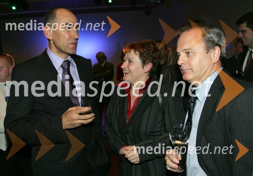 Janez Janša, predsednik Vlade Republike Slovenije, mag. Polona Pivec, odg. urednica TV Maribor in Peter Habjanič, odg. urednik radia MariborPredsedniški sprejem za novinarje