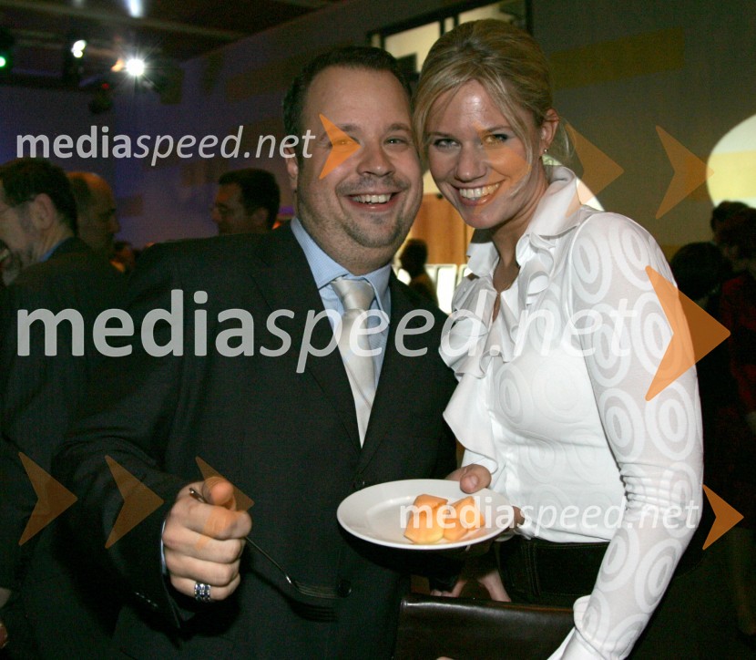 Mark Žitnik, voditelj na TV Paprika in Nina Orel, vodja odnosov z javnostmi na Ministrstvu za kulturoPredsedniški sprejem za novinarje