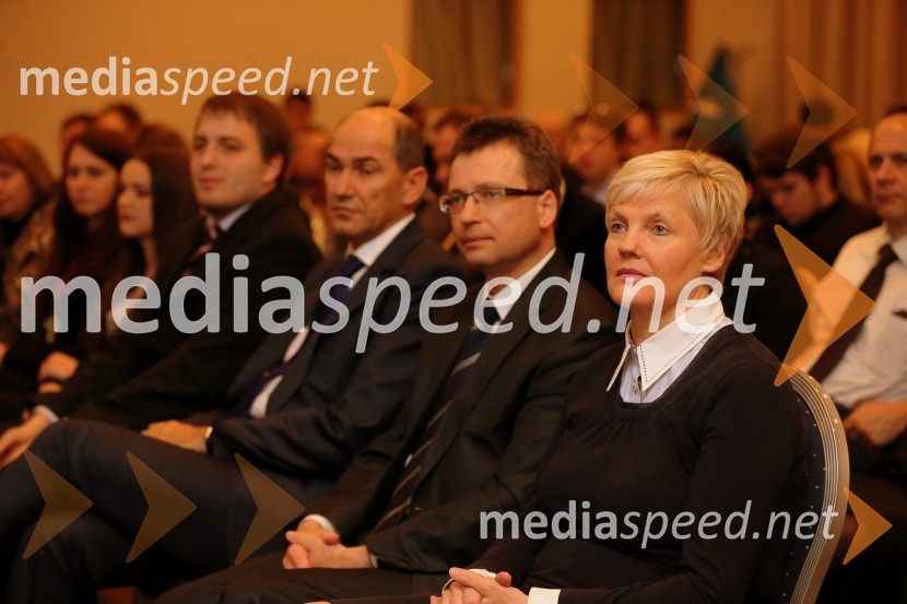 Janez Janša, predsednik stranke SDS; Zvone Černač, SDS; Sonja Ramšak, poslanka SDSAndrej Čuš ponovno izvoljen za predsednika SDM