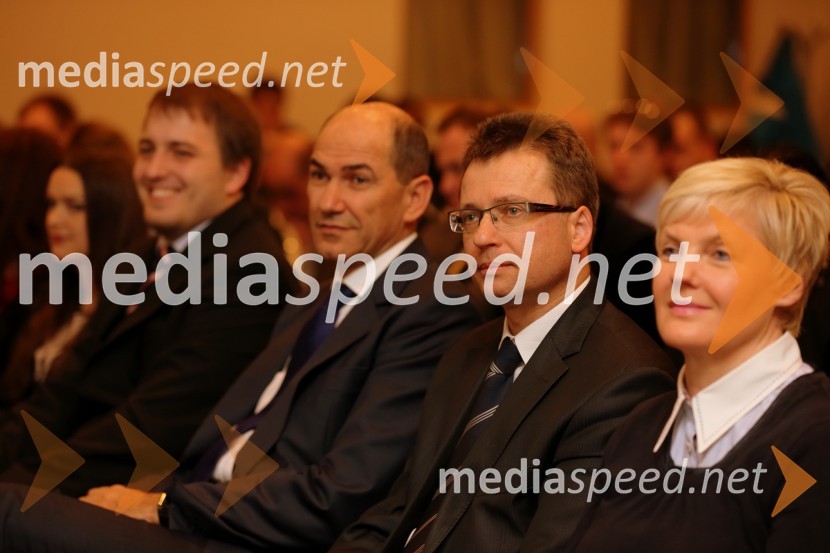 Janez Janša, predsednik stranke SDS; Zvone Černač, SDS; Sonja Ramšak, poslanka SDSAndrej Čuš ponovno izvoljen za predsednika SDM