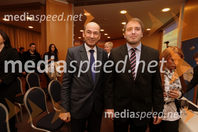 Janez Janša, predsednik stranke SDS;&nbsp;Andrej Čuš, predsednik SDMAndrej Čuš ponovno izvoljen za predsednika SDM