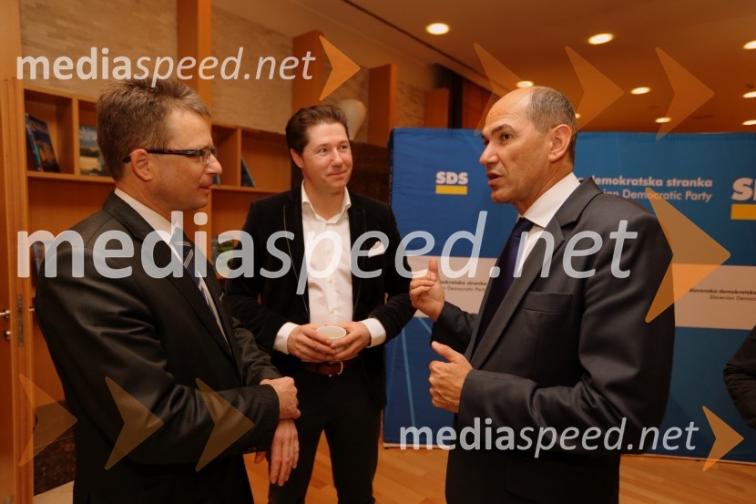 Zvone Černač, SDS;&nbsp;Franci Breznik ml., poslanec;&nbsp;Janez Janša, predsednik stranke SDSAndrej Čuš ponovno izvoljen za predsednika SDM