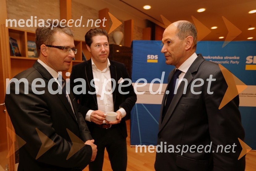 Zvone Černač, SDS;&nbsp;Franci Breznik ml., poslanec;&nbsp;Janez Janša, predsednik stranke SDSAndrej Čuš ponovno izvoljen za predsednika SDM