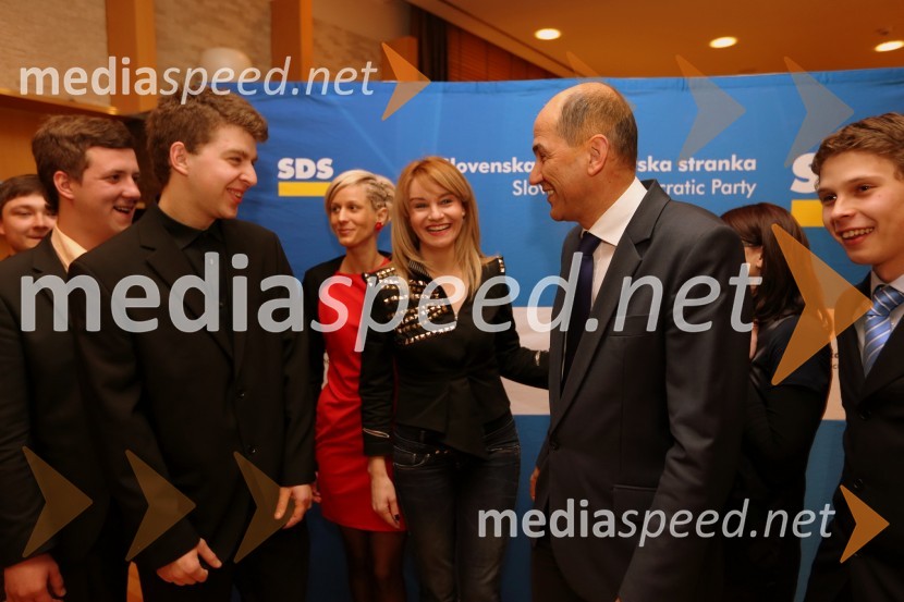 ...; ...;&nbsp;Janez Janša, predsednik stranke SDSAndrej Čuš ponovno izvoljen za predsednika SDM
