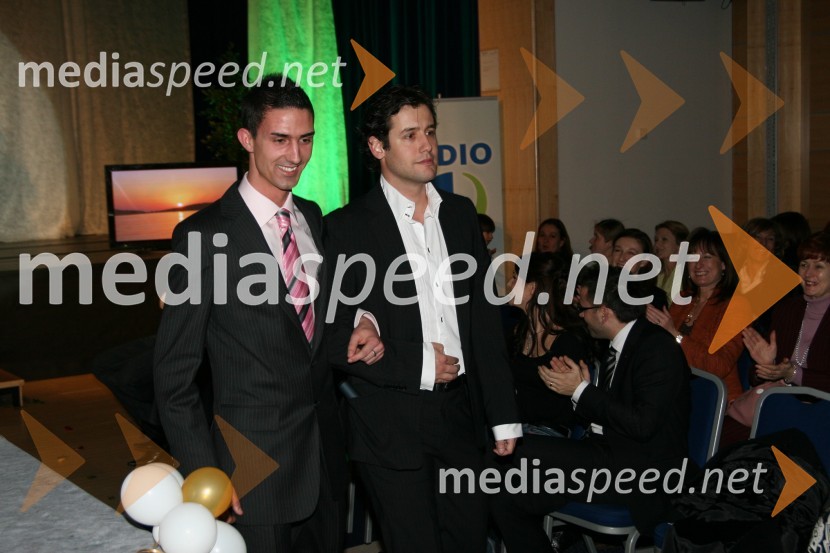 ... in Peter Poles, povezovalec prireditveModna revija poročnega salona Adea