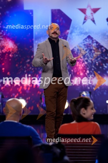 Jože Robežnik, voditelj; Matej Puc, voditeljSlovenija ima talent, šesta avdicija