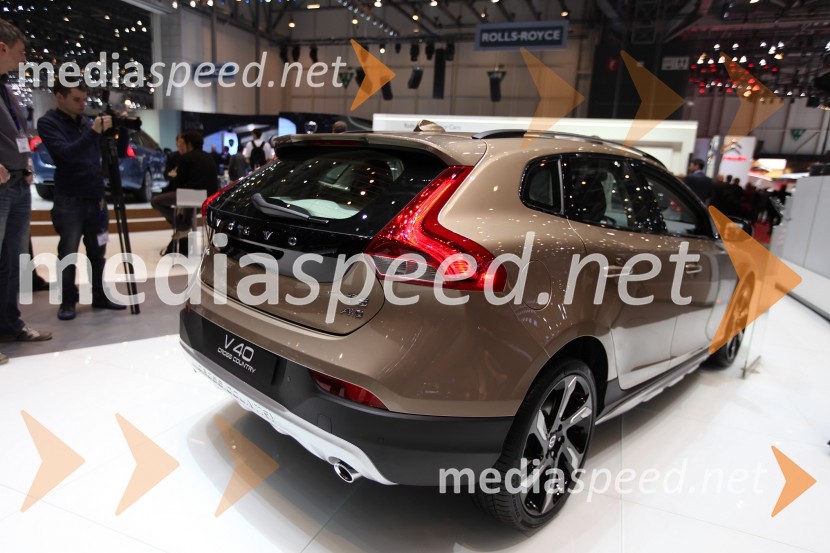 Volvo V40 Cross CountryR - Z, novosti po znamkah na avto salonu Ženeva 2013