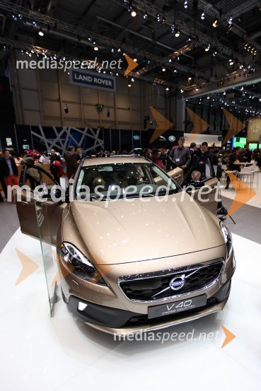 Volvo V40 Cross CountryR - Z, novosti po znamkah na avto salonu Ženeva 2013