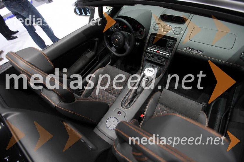 Lamborghini Veneno, notranjostH - Q, novosti po znamkah na avto salonu Ženeva 2013