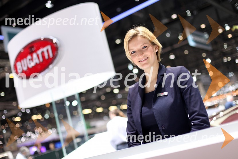 Hostese na avto salonu v Ženevi