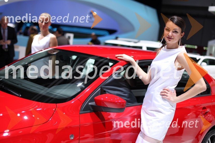 Hostese na avto salonu v Ženevi