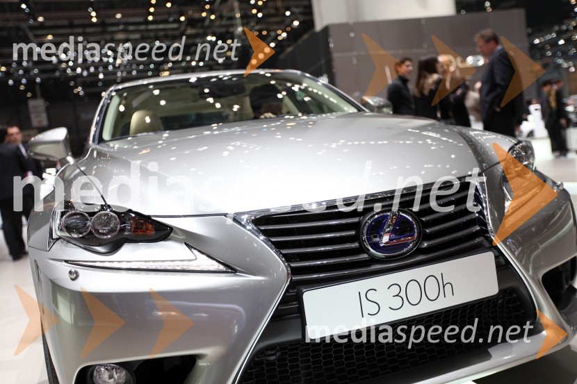 Leksus IS 300hH - Q, novosti po znamkah na avto salonu Ženeva 2013