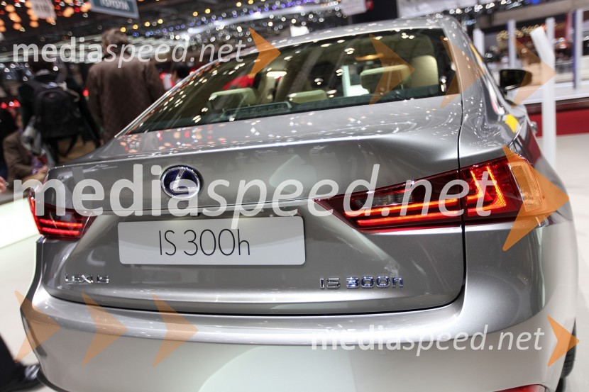 Leksus IS 300hH - Q, novosti po znamkah na avto salonu Ženeva 2013