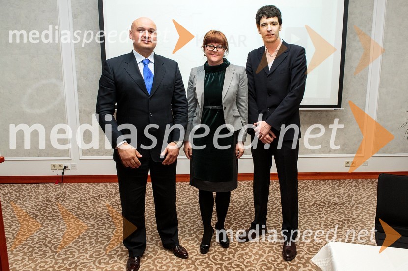 Goran Đukanović, predsednik Črnogorskega-Bližnjevzhodnega-Katarskega združenja prijateljstva;&nbsp;Tatjana Novak, predsednica SLOQA;&nbsp;Seif-a Aldin Salemeh, generalni tajnik Hrvaškega Katarskega združenjaPredstavitev Slovensko Katarskega združenja