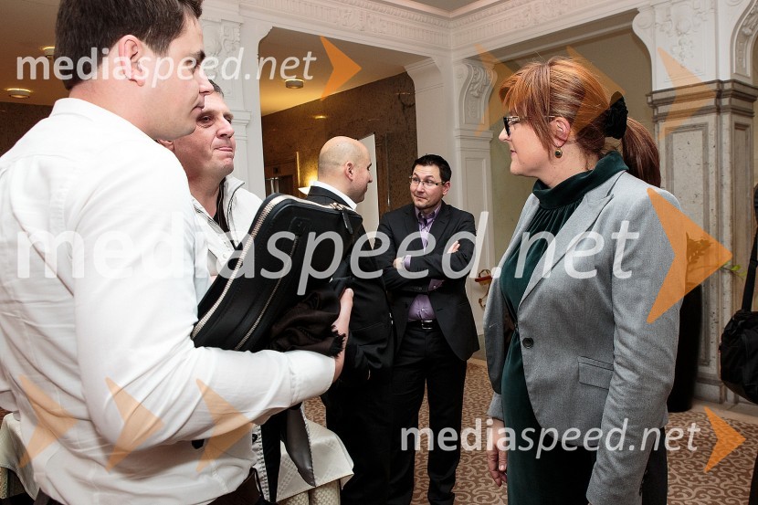 ...;&nbsp;Tatjana Novak, predsednica SLOQAPredstavitev Slovensko Katarskega združenja