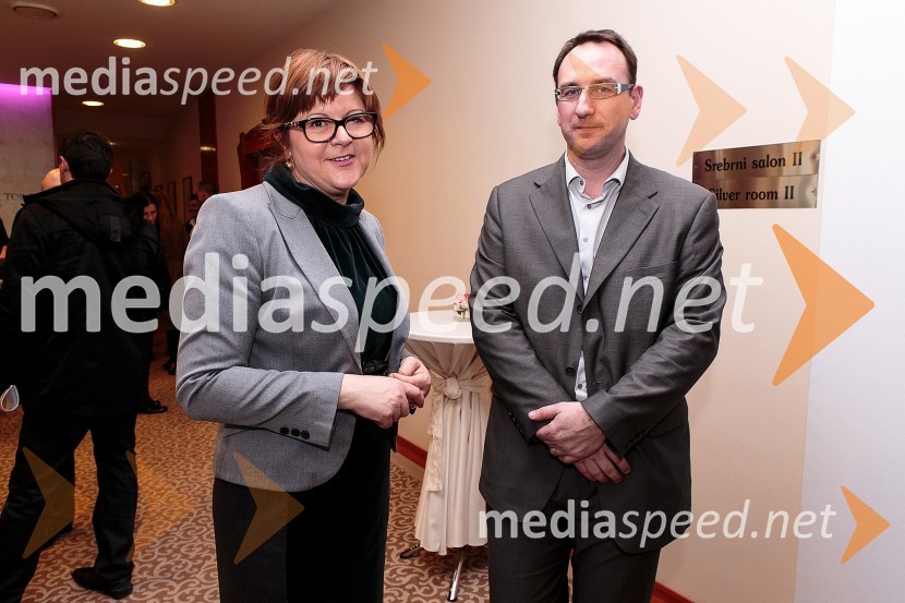 Tatjana Novak, predsednica SLOQA; ...Predstavitev Slovensko Katarskega združenja