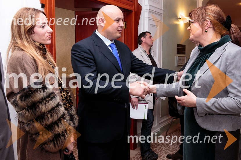 ...;&nbsp;Goran Đukanović, predsednik Črnogorskega-Bližnjevzhodnega-Katarskega združenja prijateljstva;&nbsp;Tatjana Novak, predsednica SLOQAPredstavitev Slovensko Katarskega združenja
