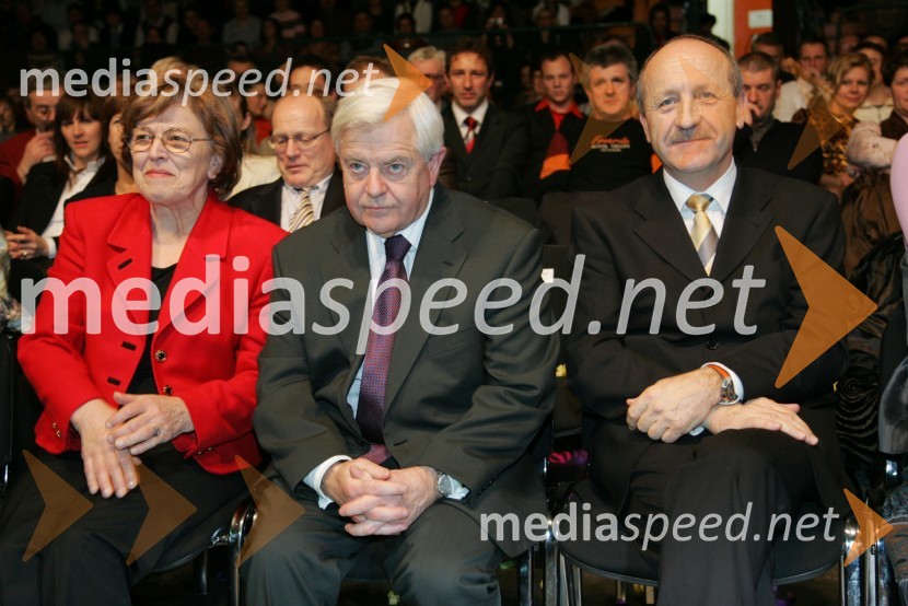 Milan Kučan, nekdanji predsednik Republike Slovenije z ženo Štefko in Branko Pavlin, predsednik uprave časopisne družbe DnevnikSlovenec leta 2006