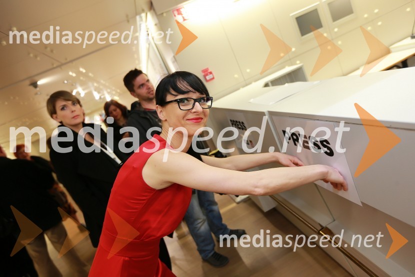 Irena Kolenc, vodja marketinga in odnosov z javnostmi Krater MediaViktorji 2012, rdeča preproga in druženje pred dvorano