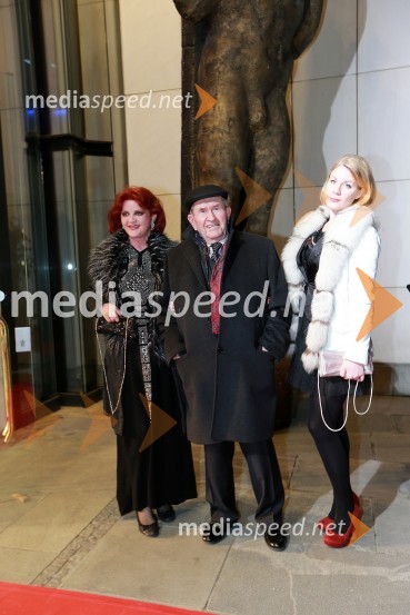 Milena Morača, operna pevka; Jurij Souček, igralec; hčerka HanaViktorji 2012, rdeča preproga in druženje pred dvorano