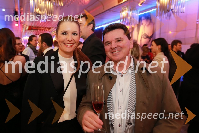 Bernarda Žarn, voditeljica; Janez Živič, Vinska klet KrškoViktorji 2012, rdeča preproga in druženje pred dvorano