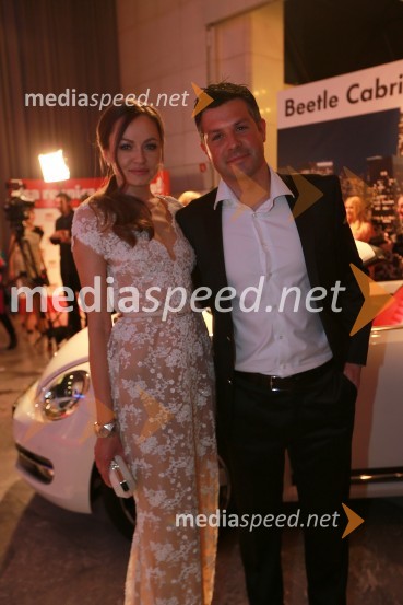 Iryna Osypenko Nemec, manekenka; Matjaž Nemec Viktorji 2012, rdeča preproga in druženje pred dvorano