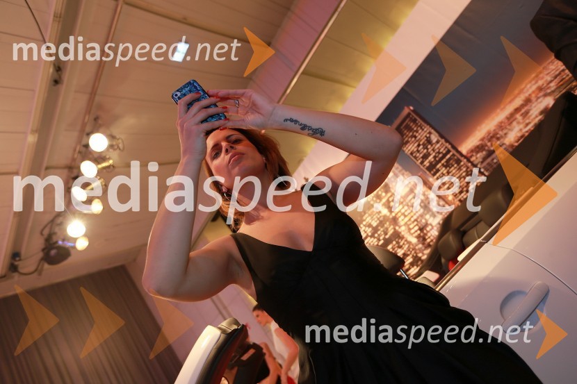 Manja Plešnar, novinarkaViktorji 2012, rdeča preproga in druženje pred dvorano