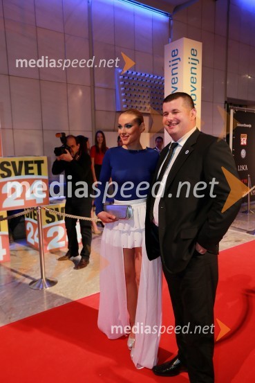 Katarina Jurkovič, voditeljica; Rado Mulej, igralecViktorji 2012, rdeča preproga in druženje pred dvorano