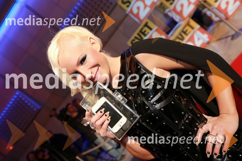 Alya, pevkaViktorji 2012, rdeča preproga in druženje pred dvorano