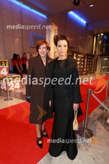 Viktorija Potočnik, nekdanja županja Mestne občine Ljubljana; …Viktorji 2012, rdeča preproga in druženje pred dvorano