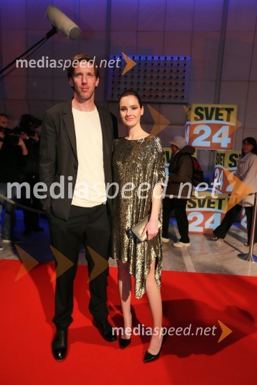 Luka Špik, veslač; Polona Kasal, pevkaViktorji 2012, rdeča preproga in druženje pred dvorano