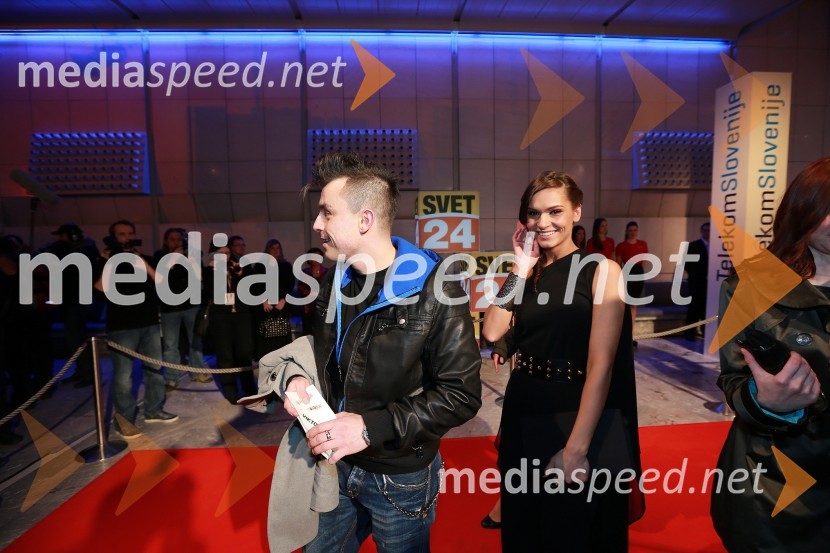 Omar Naber, glasbenik; Nives Orešnik, Miss Slovenije 2012Viktorji 2012, rdeča preproga in druženje pred dvorano