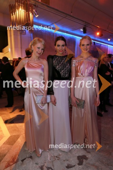 Maja Ferme, modna oblikovalka; Mirela Korač, Miss Universe Slovenije 2009; Lana Mahnič Jekoš, miss Slovenije 2011Viktorji 2012, rdeča preproga in druženje pred dvorano