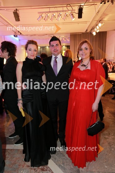 Špela Vovk; Denis Sarkič; Petra AršičViktorji 2012, rdeča preproga in druženje pred dvorano