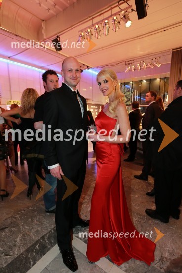 Igor Gajič; soproga Janja Zupan, Miss Slovenije 1994Viktorji 2012, rdeča preproga in druženje pred dvorano