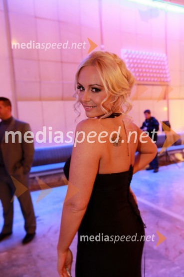 Špela GrošeljViktorji 2012, rdeča preproga in druženje pred dvorano