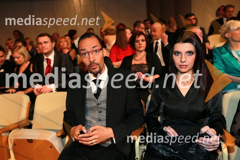 Seku Mady Conde, novinar; Jelena Aščič, voditeljicaViktorji 2012, podelitev nagrad