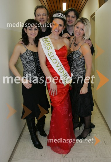 Boža Robnik, nesojena Naj gospa 2007 in skupina DežurSlovenec leta 2006