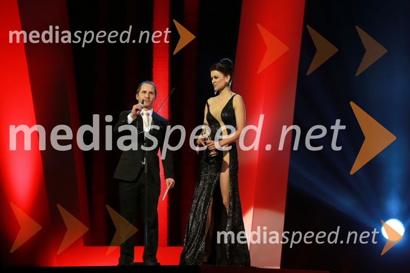 Miha Brajnik, voditelj; Nina Osenar, voditeljicaViktorji 2012, podelitev nagrad