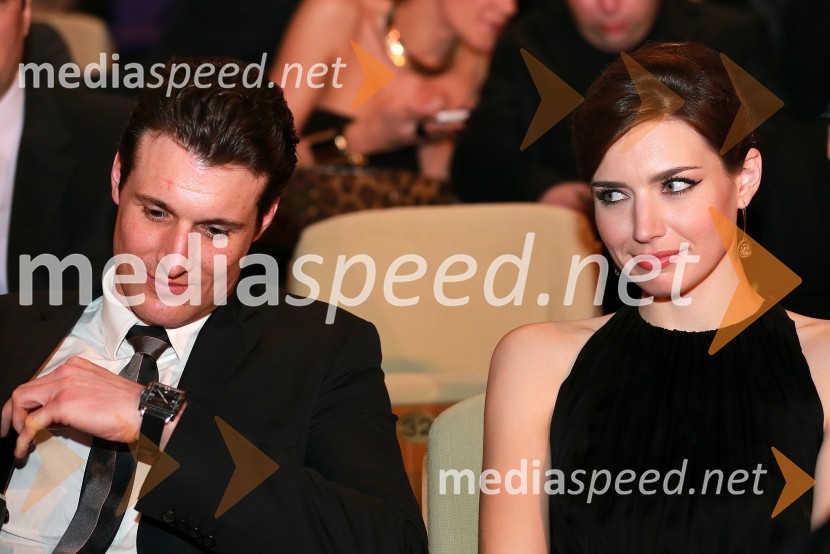 Nataša Pinoza, miss Universe Slovenije 2006; fant Peter GrilcViktorji 2012, podelitev nagrad