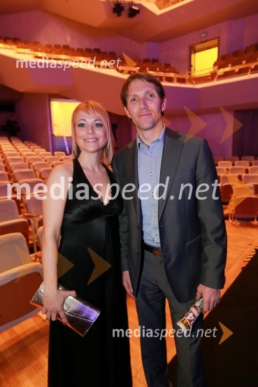 Tanja Škarjot, izvršna urednica uredništev Krater media; Gregor Repič, izvršni direktor Skupine KraterViktorji 2012, podelitev nagrad