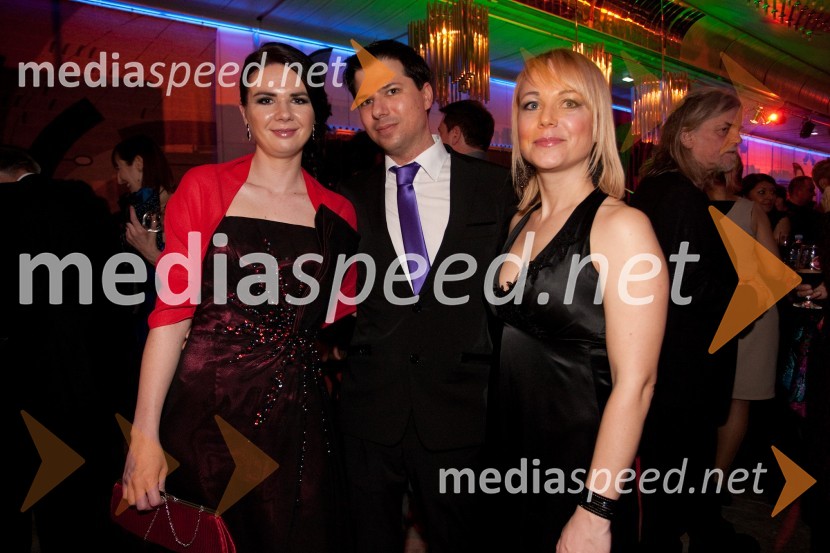 Marjana Cancar, Dolenjski list; Igor Klun, namestnik direktorja Skupina Krater – Krater Media; Tanja Škarjot, izvršna urednica uredništev 
Krater mediaViktorji 2012, zabava po podelitvi