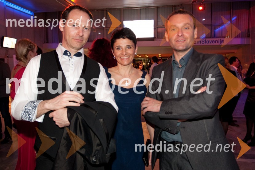 Jože Potrebuješ, član skupine Čuki; Andreja Potrebuješ; Uroš Slak, voditeljViktorji 2012, zabava po podelitvi