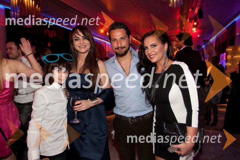 Aleksander; Oriana Girotto, voditejlica; Jernej Tozon, član skupine Čuki; Sara LednikViktorji 2012, zabava po podelitvi