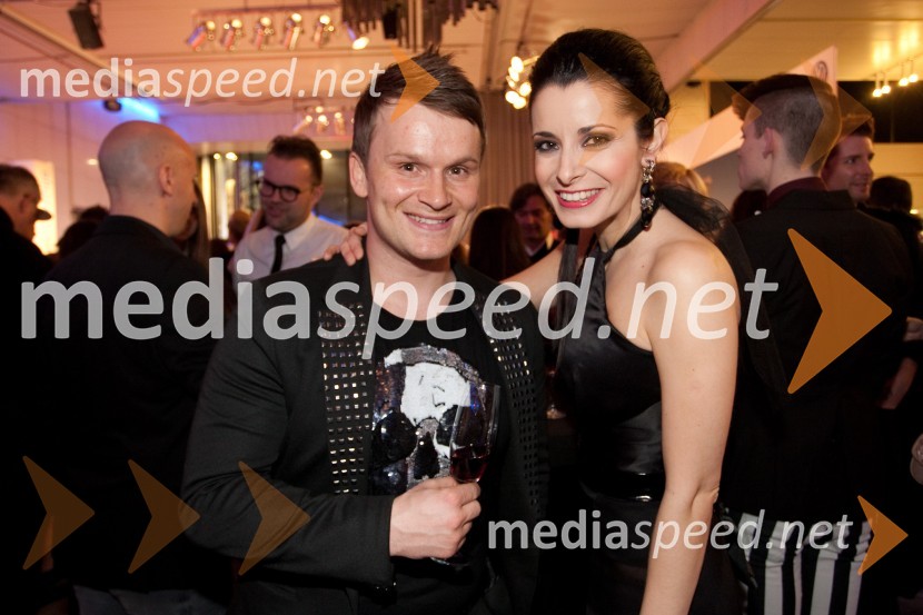 Tadej Bricelj; Jana Morelj, voditeljicaViktorji 2012, rdeča preproga in druženje pred dvorano