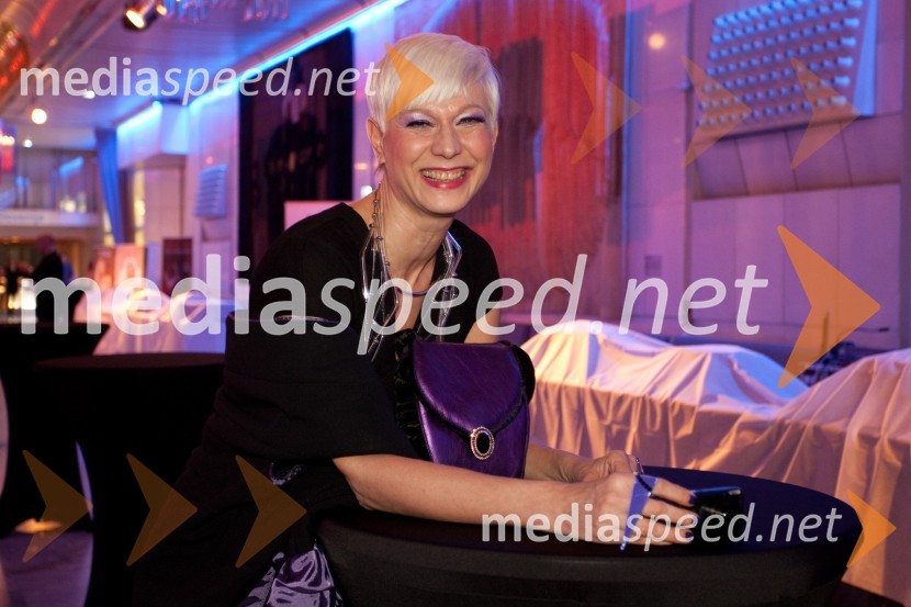 Barbra Drnač, novinarkaViktorji 2012, rdeča preproga in druženje pred dvorano