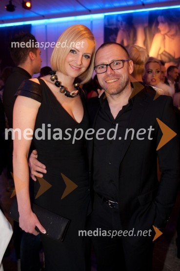 Anja Križnik Tomažin, voditeljica; Matej Križnik, direktor fotografije VPKViktorji 2012, rdeča preproga in druženje pred dvorano