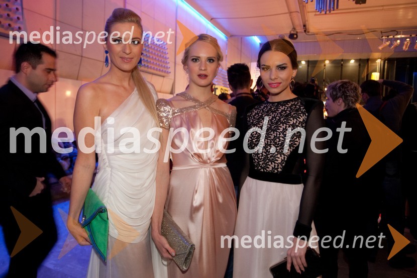 Marika Savšek, miss Universe 2010; Lana Mahnič Jekoš, miss Slovenije 2011; Mirela Korač, Miss Universe Slovenije 2009Viktorji 2012, rdeča preproga in druženje pred dvorano