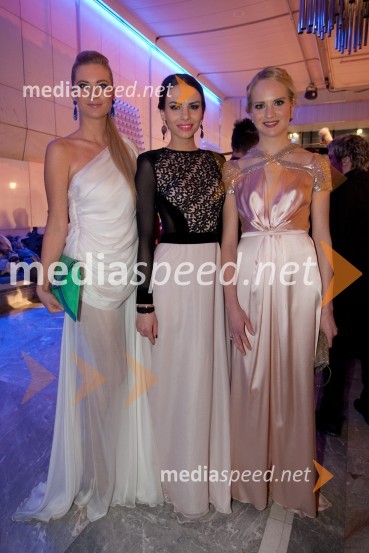 Marika Savšek, miss Universe 2010; Mirela Korač, Miss Universe Slovenije 2009;  Lana Mahnič Jekoš, miss Slovenije 2011Viktorji 2012, rdeča preproga in druženje pred dvorano