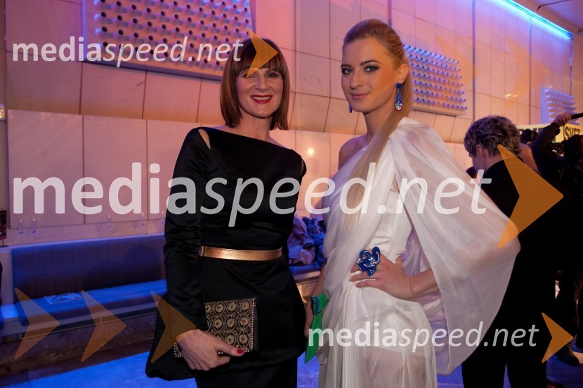 Maja Štamol Droljc, modna oblikovalka; Marika Savšek, miss Universe 2010Viktorji 2012, rdeča preproga in druženje pred dvorano
